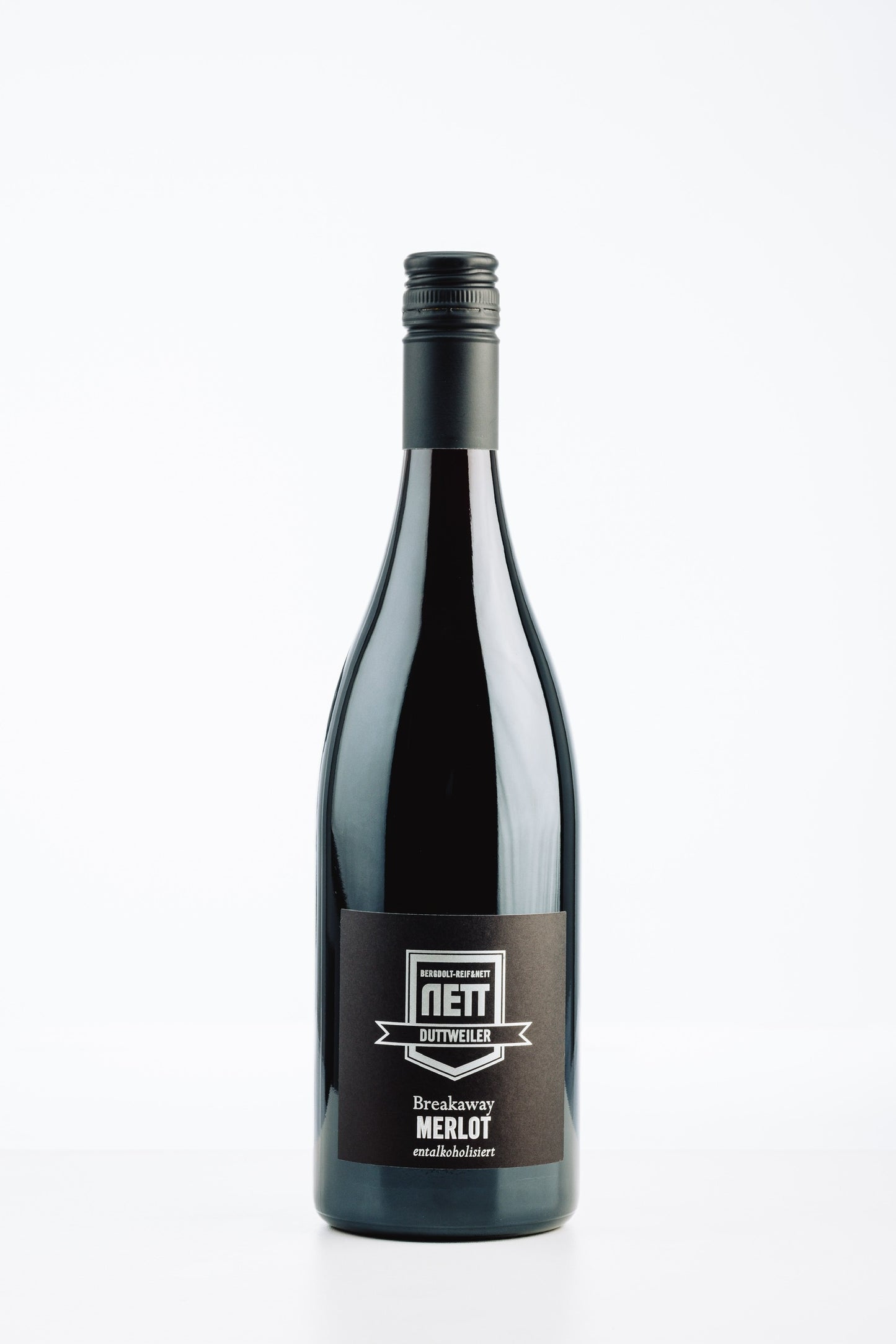 Merlot alkoholfrei von Bergdolt-Reif & Nett – kräftiger Rotwein mit Aromen von getrockneten Beeren, rotem Pfeffer und kirschiger Frische.