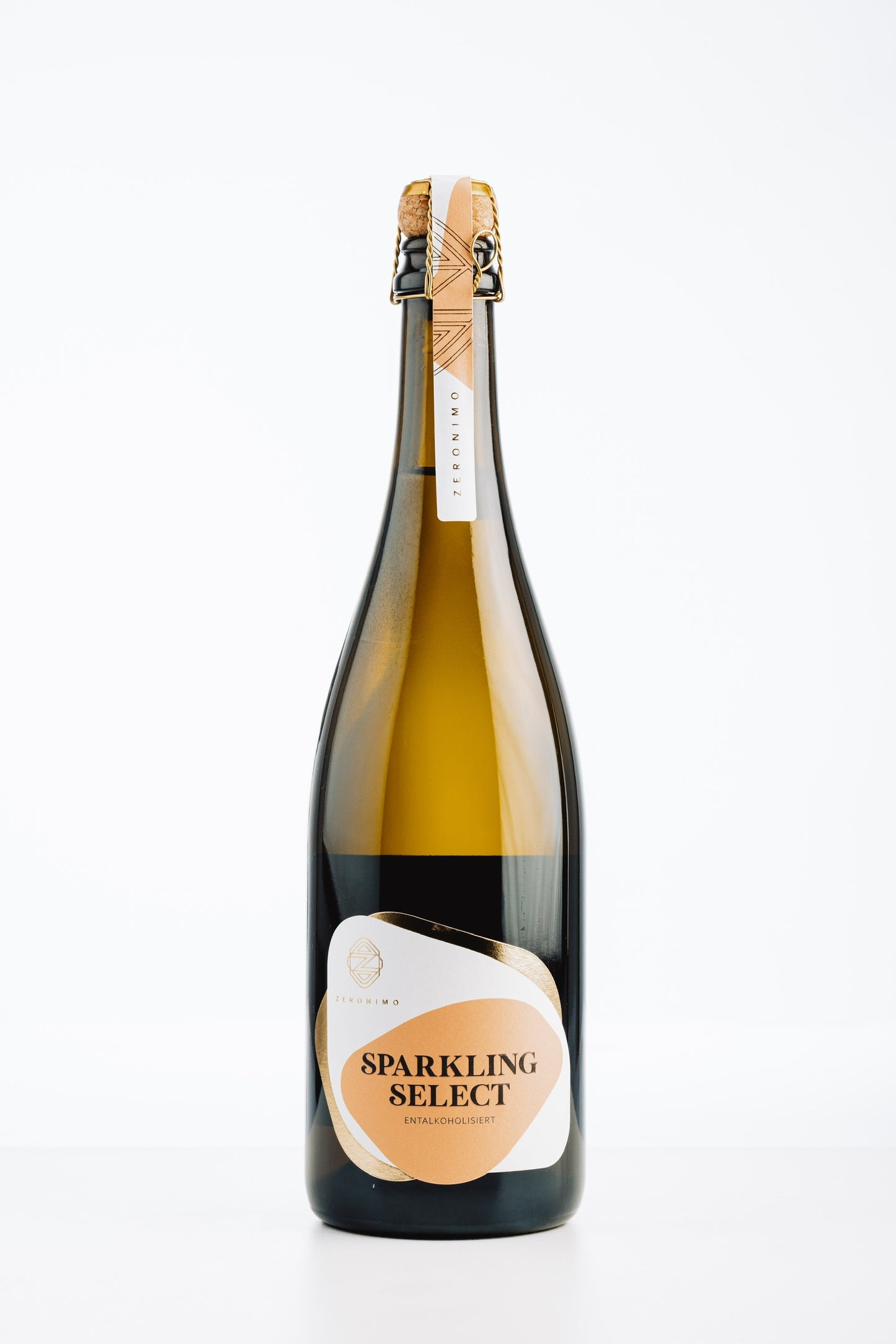 Zeronimo Sparkling Select alkoholfrei – goldgelber alkoholfreier Schaumwein mit feiner Perlage in eleganter Flasche
