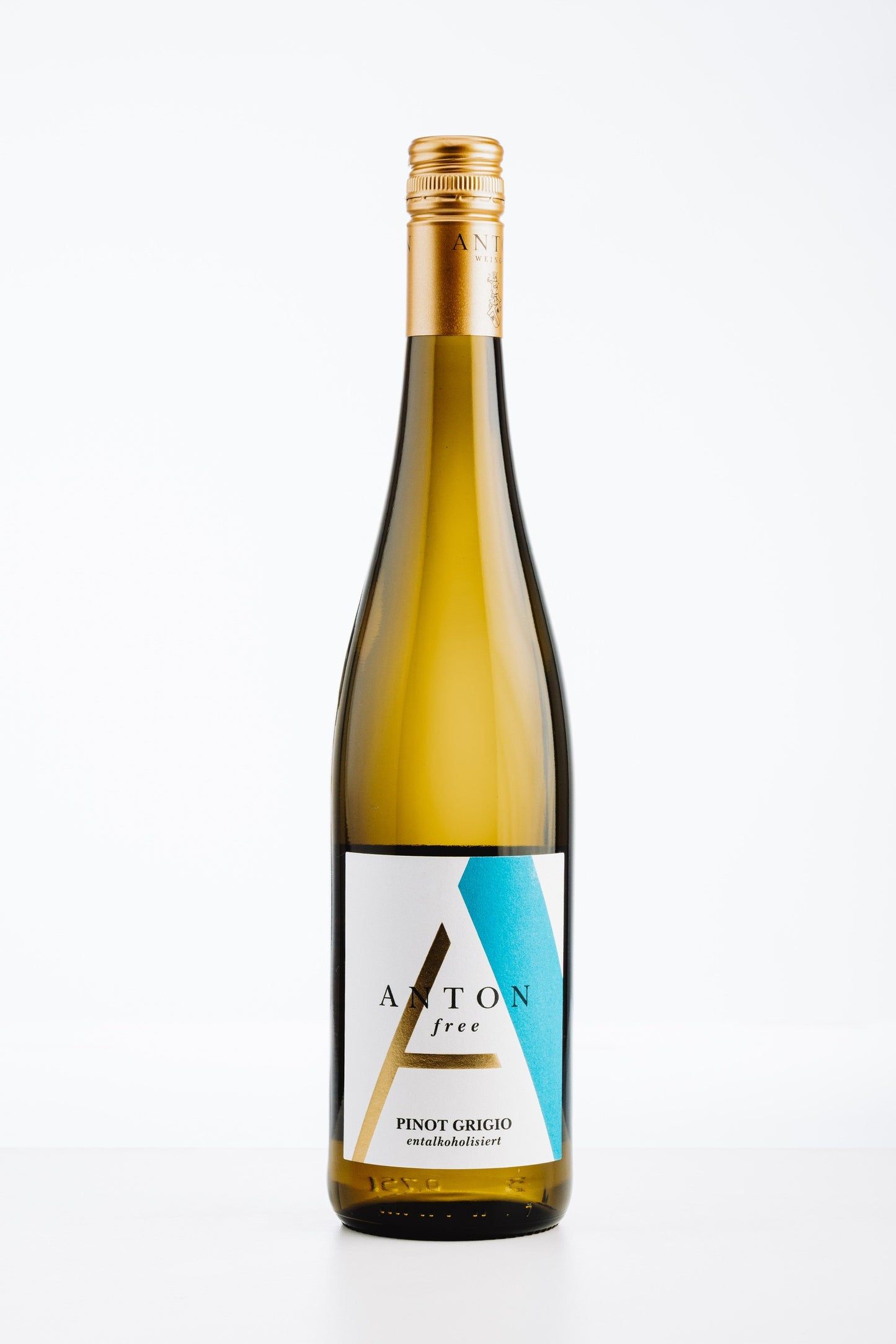 Anton Pinot Grigio alkoholfrei – elegante Weißwein-Flasche mit modernem Etikett. Entalkoholisiert. Ideal für bewussten Genuss.