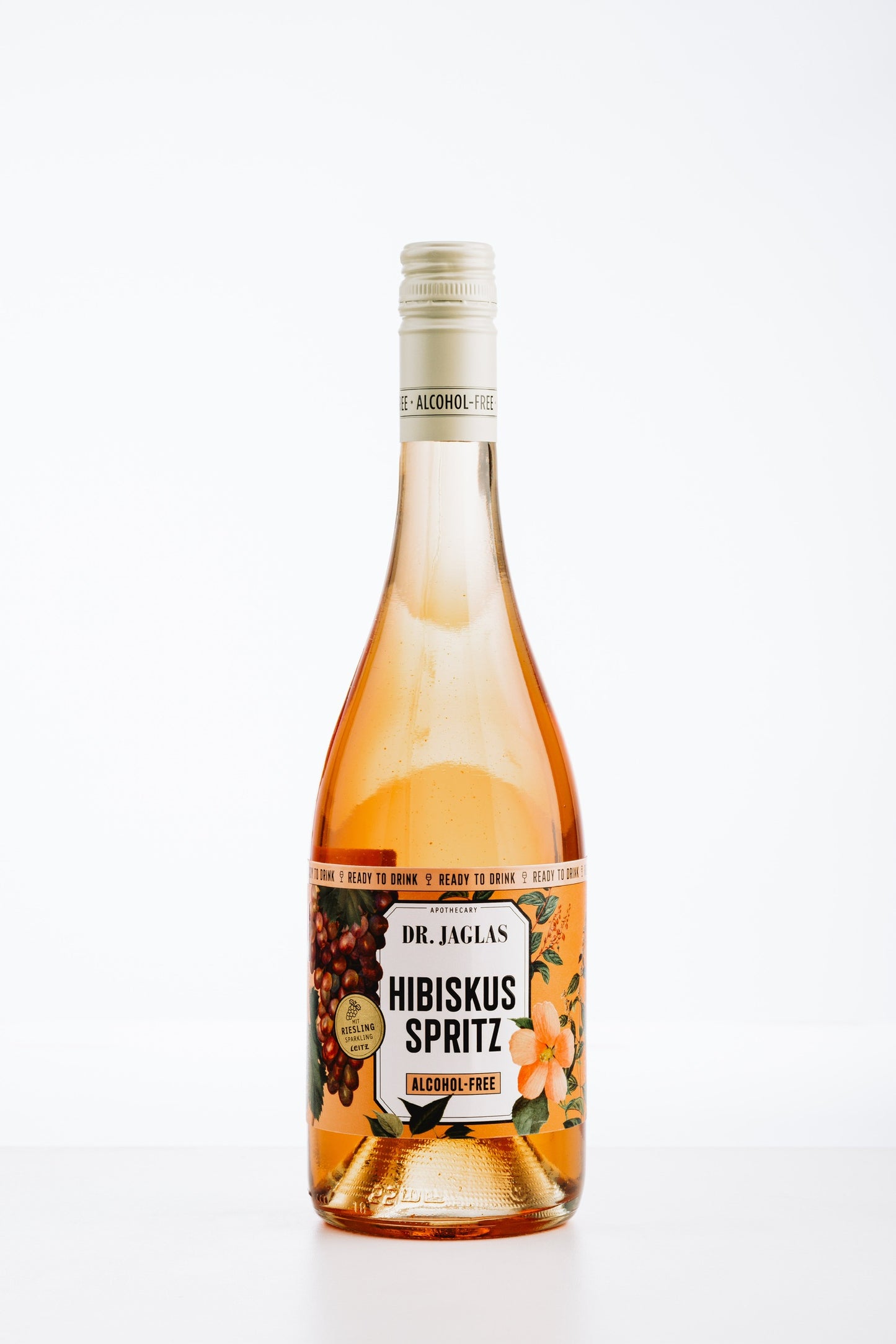 Dr. Jaglas Hibiskus Spritz alkoholfrei – stilvoll fotografierte Flasche vor weißem Hintergrund, sommerlich, elegant, alkoholfreier Aperitif auf Hibiskus-Basis