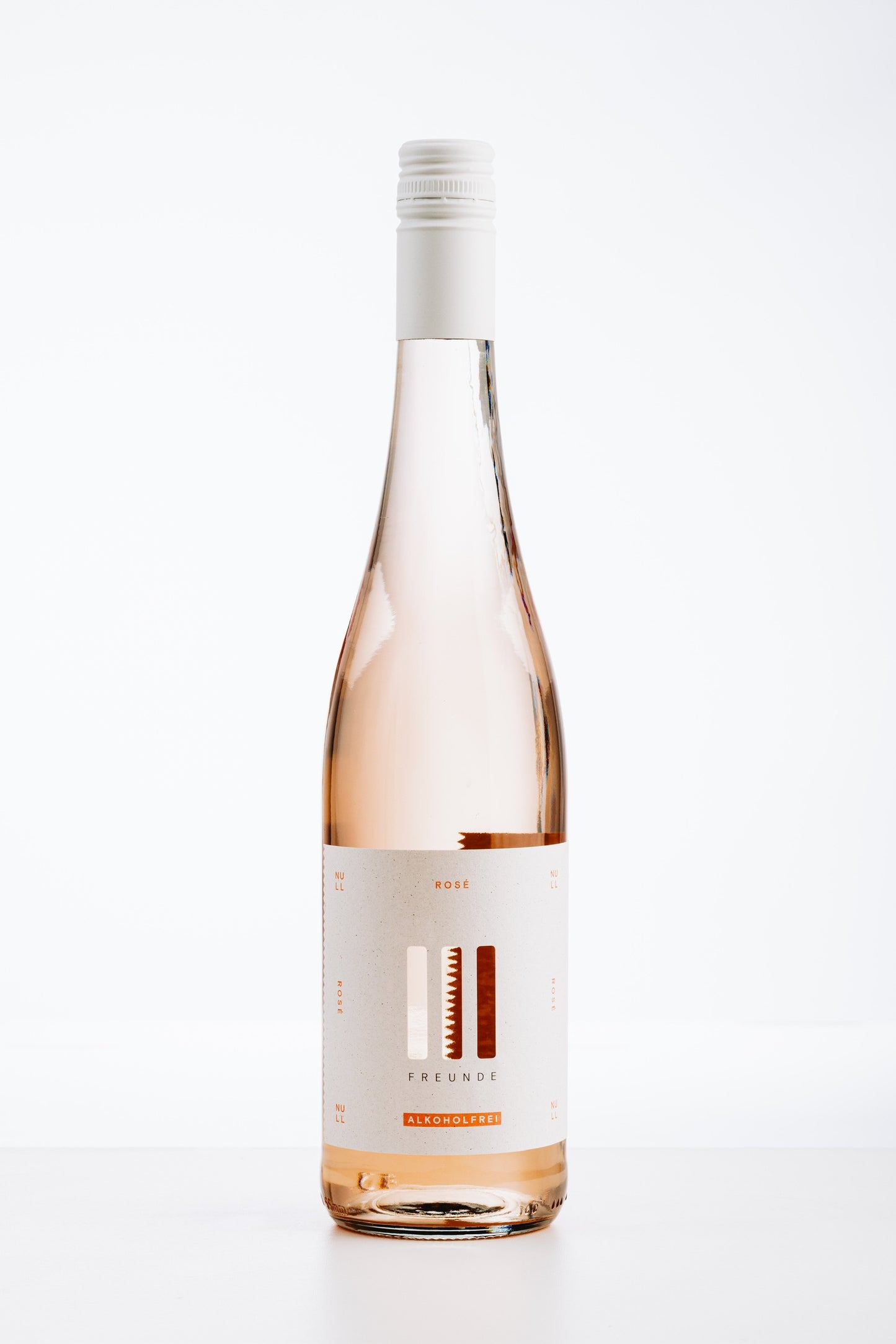 II Freunde Rosé alkoholfrei – stilvoller alkoholfreier Roséwein aus Deutschland in klarer 0,75 l Flasche mit modern-minimalistischem Etikett und weißem Schraubverschluss