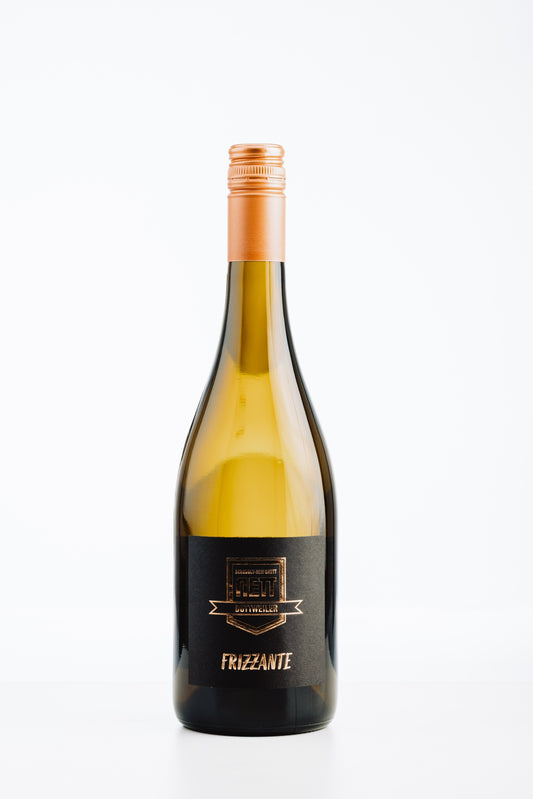 Frizzante alkoholfrei von Bergdolt-Reif & Nett – fruchtiger Perlwein mit Aromen von Pfirsich, Apfel und feiner Zitrusnote.