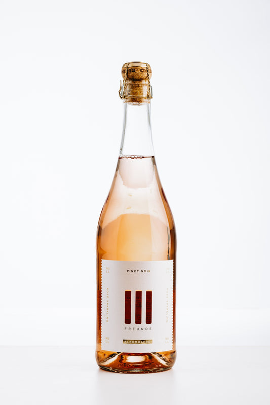 Flasche III FREUNDE Rosé Sparkling alkoholfrei – alkoholfreier Rosé-Sekt mit 0,0 % vol, vegan