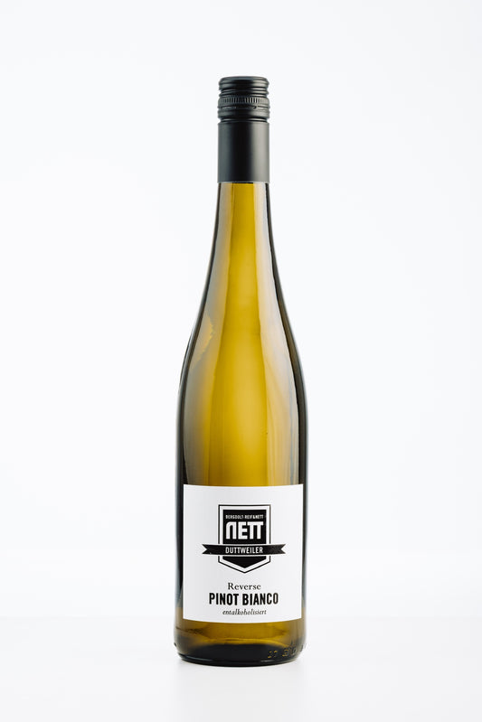 Reverse Pinot Bianco alkoholfrei von Bergdolt-Reif & Nett – frischer Weißwein mit Aromen von Pfirsich, Apfel und blumigen Noten.