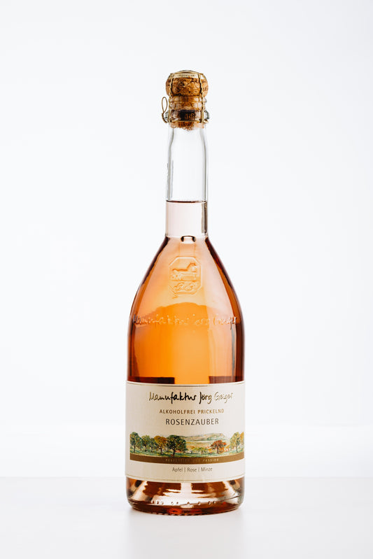 Flasche Rosenzauber alkoholfrei prickelnd von Jörg Geiger, 0,75 l, roséfarben mit Etikett in Pastelltönen