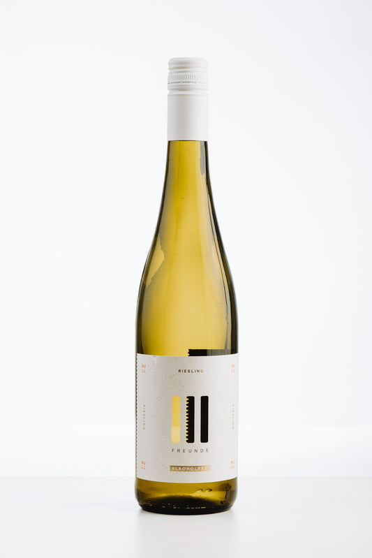 III FREUNDE Riesling Null alkoholfrei – stilvolle Weißweinflasche