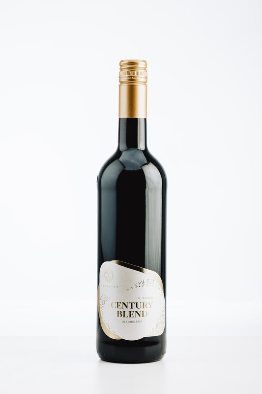Flasche ZERONIMO Century Blend alkoholfrei mit goldener Kapsel und edlem Etikett auf schwarzem Hintergrund – limitierte Edition des 20 Jahre gereiften Rotweins.