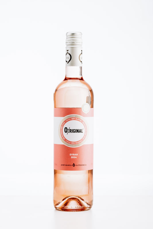 O%riginal Alcohol Free Rosé – alkoholfreier Roséwein mit frischer Farbe, Aromen von Erdbeeren und Himbeeren, fruchtig und lebendig.