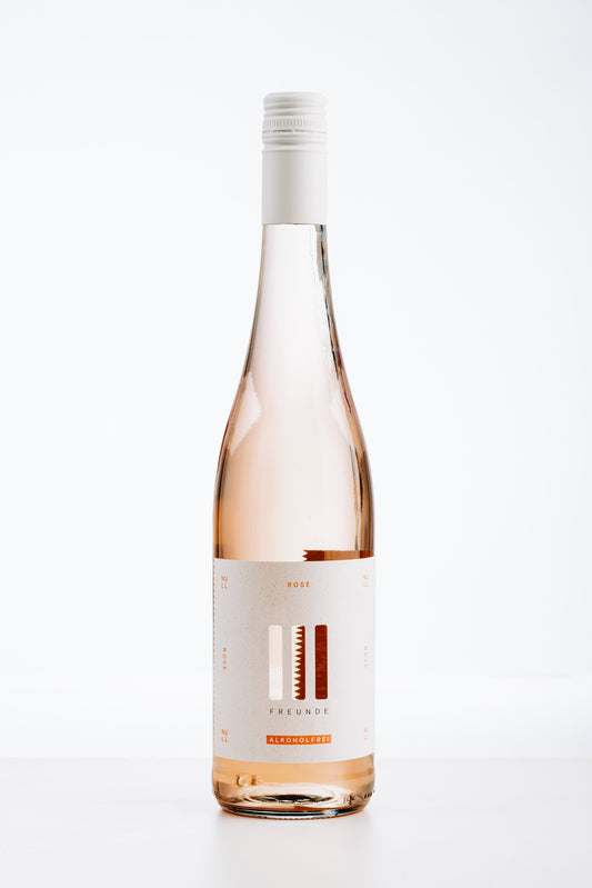 II Freunde Rosé alkoholfrei – stilvoller alkoholfreier Roséwein aus Deutschland in klarer 0,75 l Flasche mit modern-minimalistischem Etikett und weißem Schraubverschluss